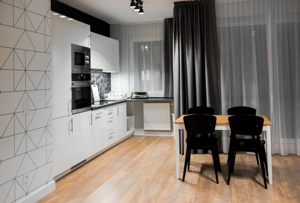 Crystal Guesthouse Warszawa Exteriör bild